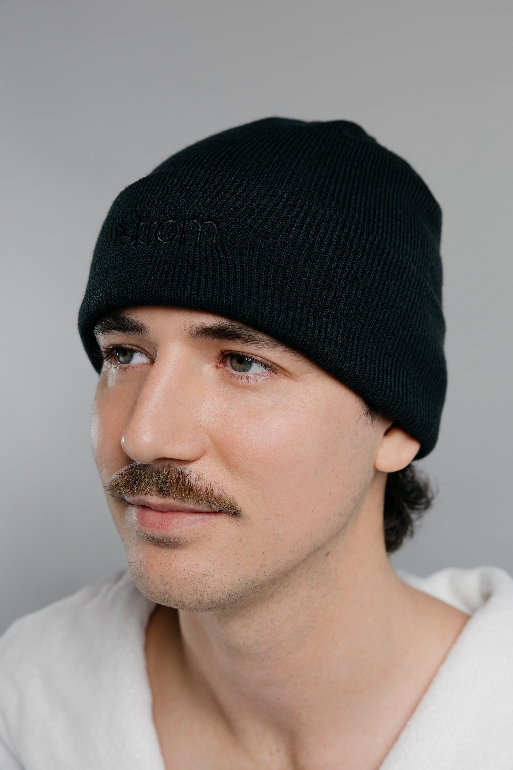 Tuque tricot à revers - Noir ( Strøm spa nordique )