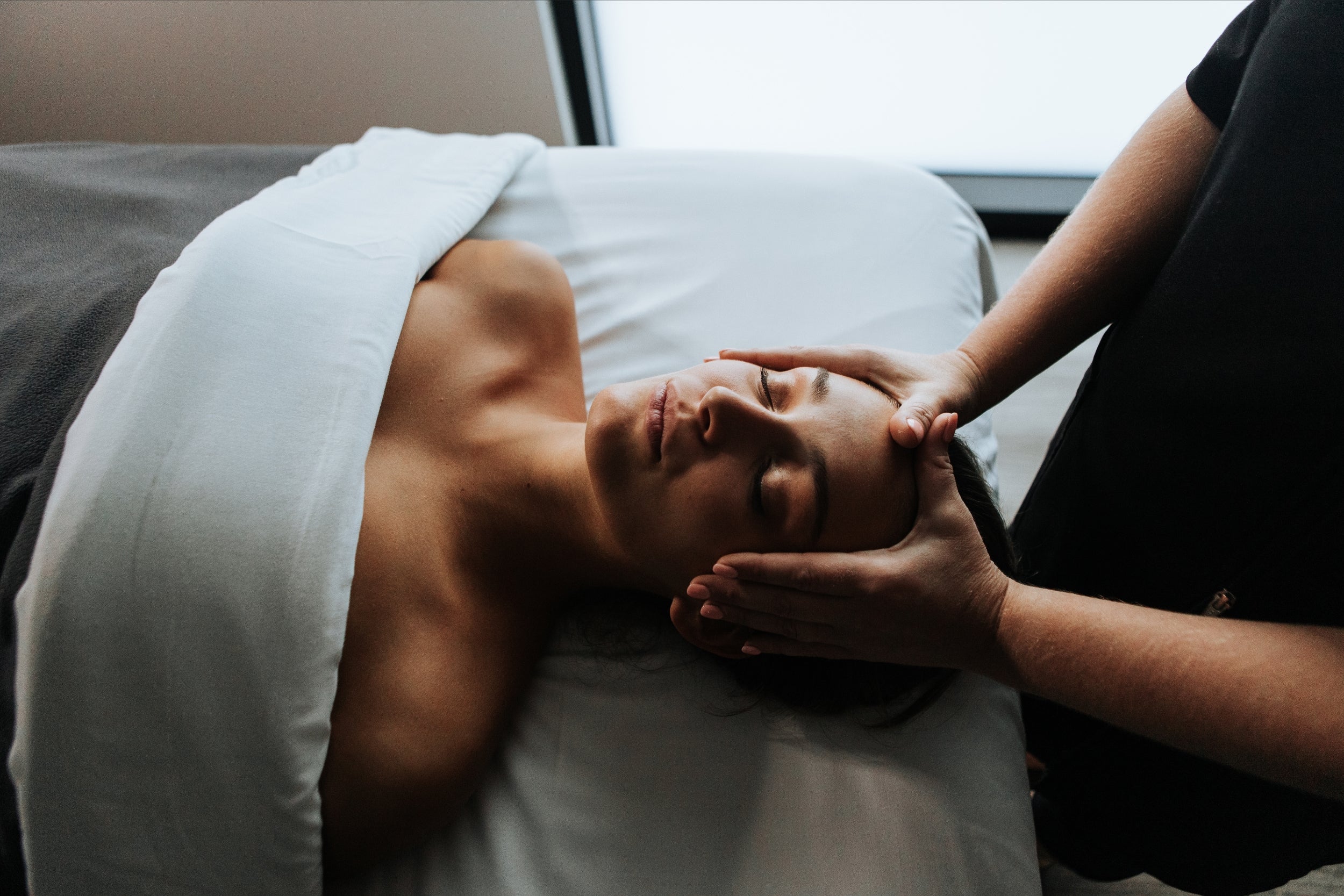 10% de rabais sur le massage détente de la tête aux mains en tout temps - ( Strøm spa nordique )