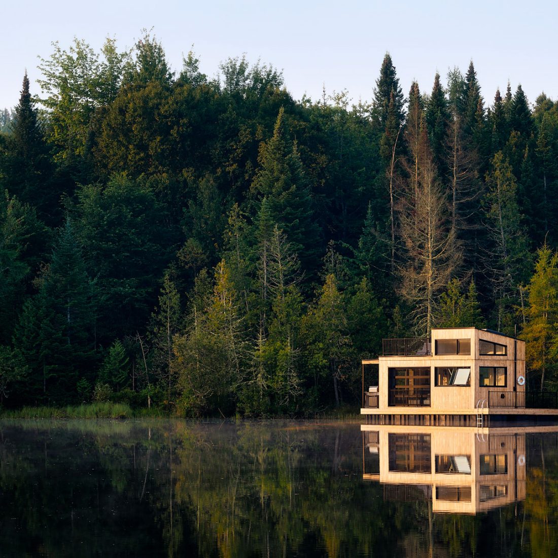 Chalet flottant de Bora Boréal Estrie